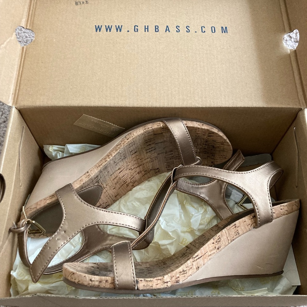 Bass Bloom metallic gold and cork strappy wedge sandals size 8.5